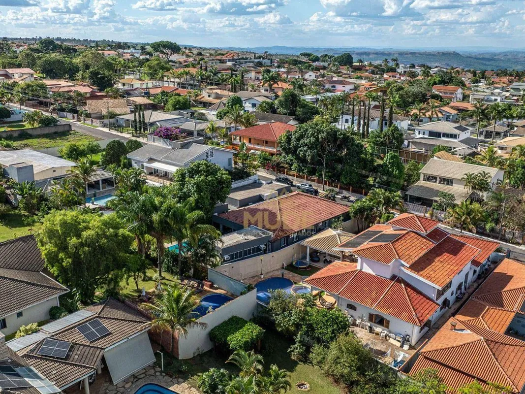 Localizada no melhor condomínio da região Norte de Brasília, essa residência no ...