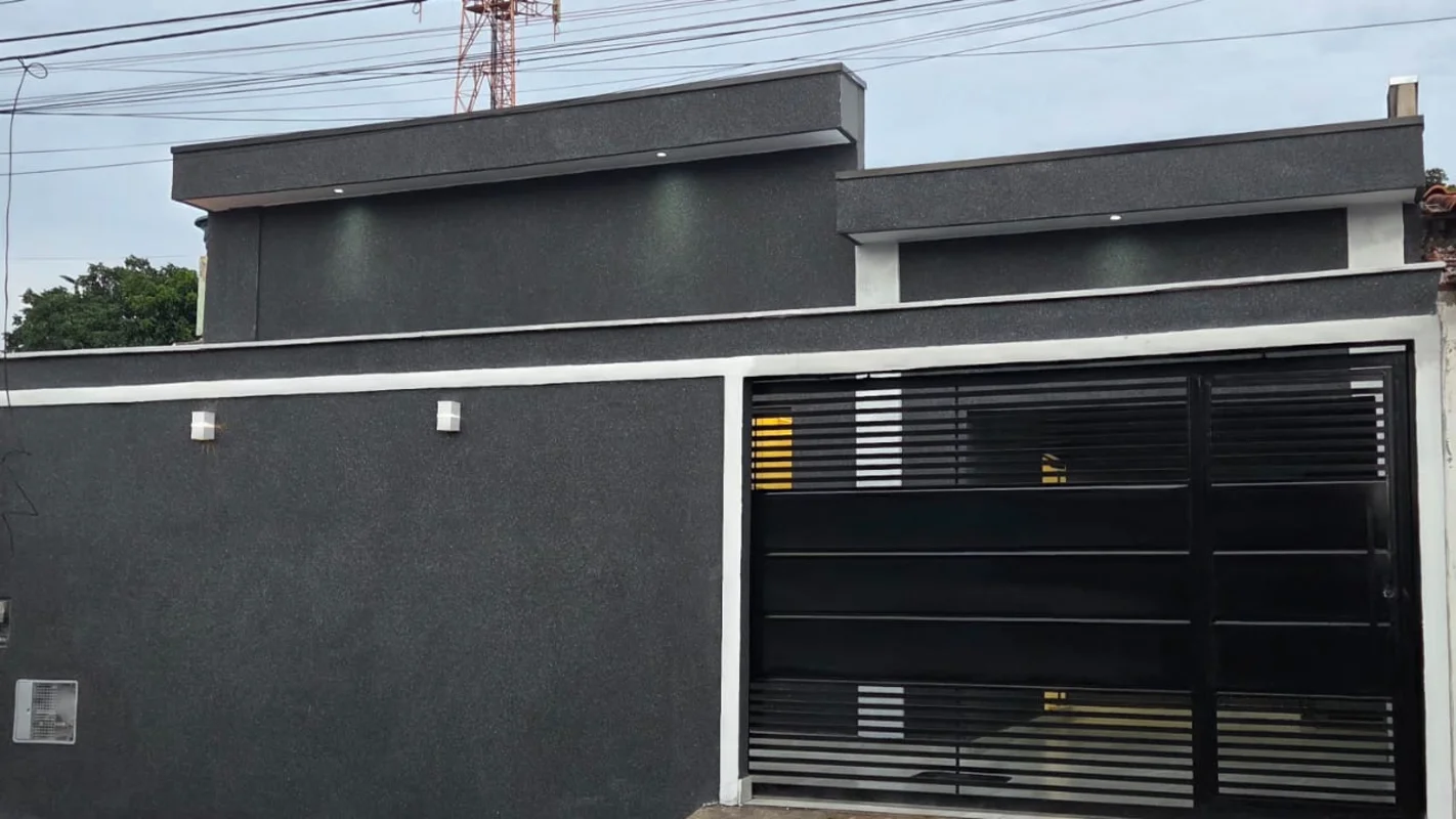 Conheça esta excelente casa de 3 dormitórios, com suíte e vaga para 2 veículos, ...