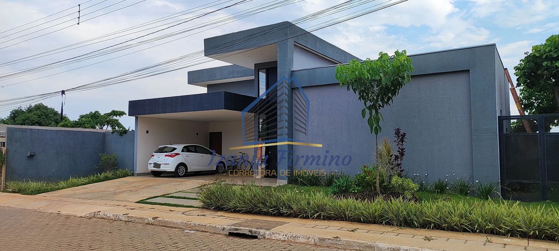 Casa nova e moderna (solta no terreno), com projeto arquitetônico, Condomínio Qu...