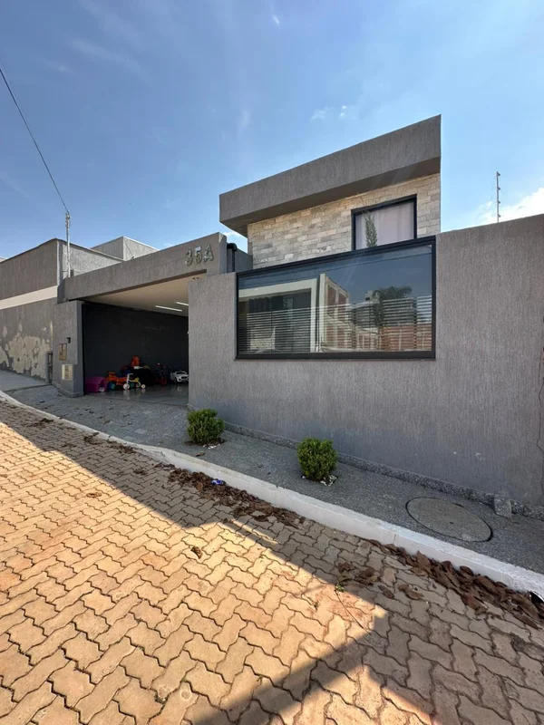 Vendo com exclusividade excelente casa de alto padrão na Vicente Pires em condom...