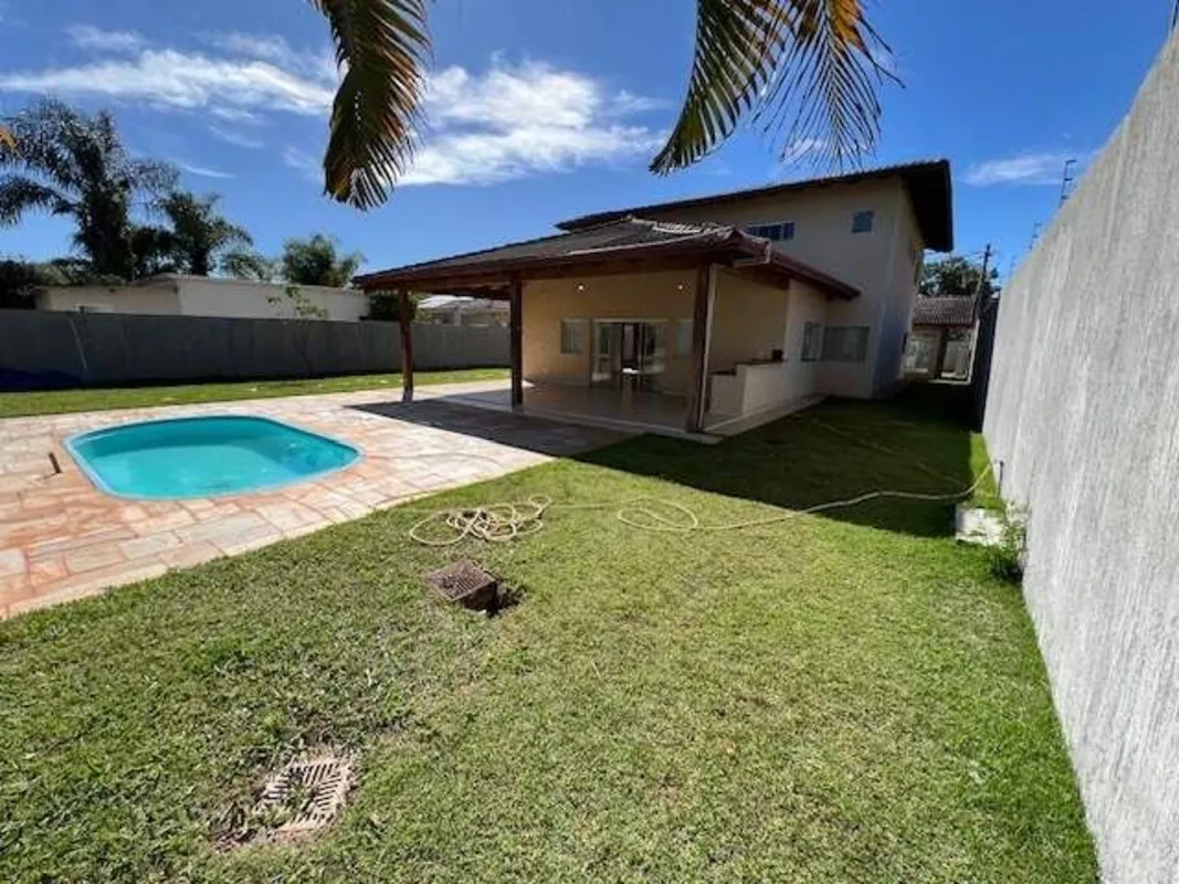 Descubra uma casa exclusiva na CA 06, Lago Norte, Brasília, DF. Com 4 suítes e u...