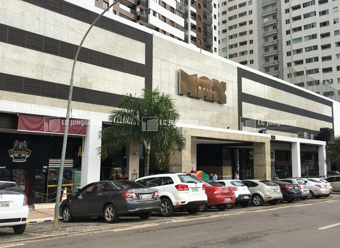 Loja térrea de frente para a Rua 7 Norte, com 70 m² no piso térreo e mais 36 m² ...