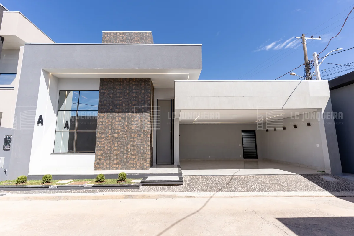 Casa nova | 3 Suítes | 265m² | ArniqueirasCasa moderna em conceito americano (se...