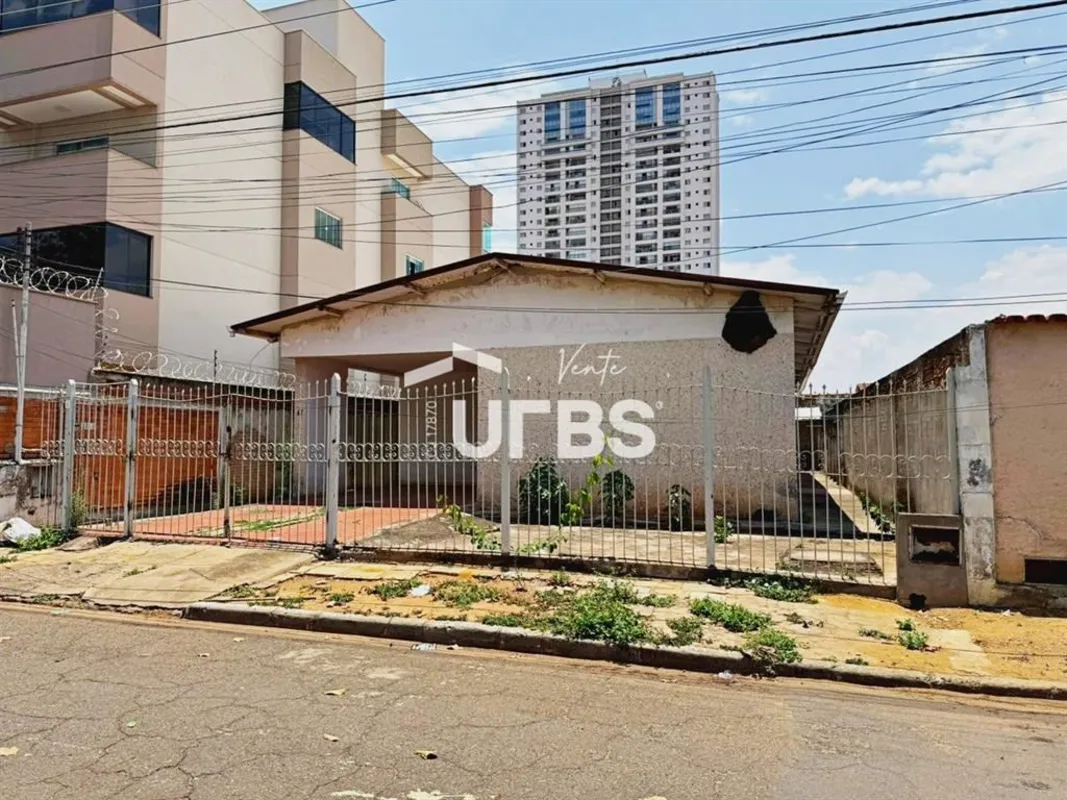 COD U-0028447 - Casa na Rua 248, no Setor Coimbra, com 390m² de lote e 276,16m² ...