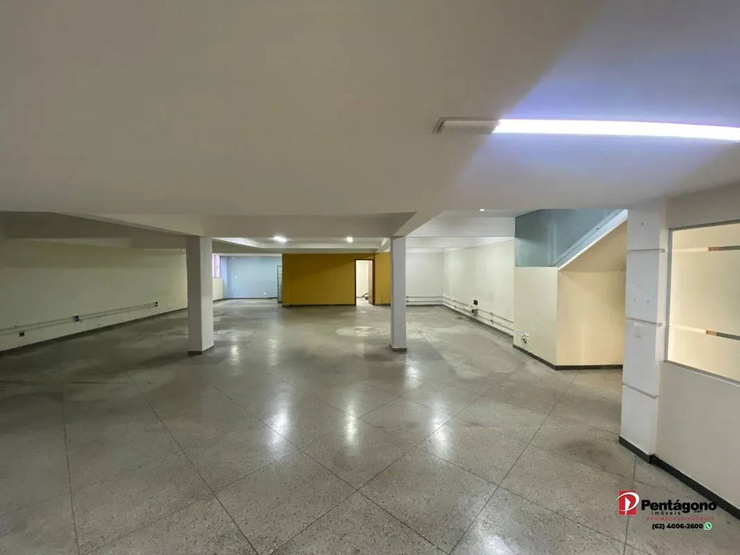 Imóvel comercial com área total de aproximadamente 400 m², distribuídos em dois ...