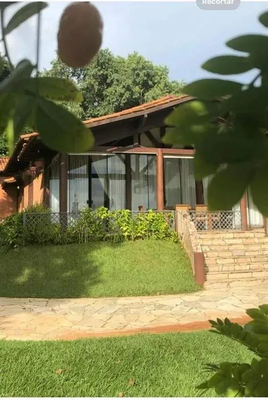 Casa à venda no Setor de Mansões Lago Norte - uma joia pronta para morar.Origina...