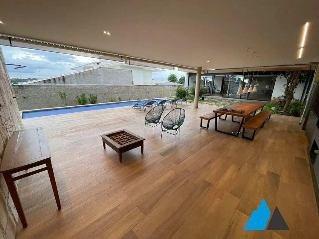Encante-se com esta casa de alto padrão no coração do Lago Norte, em Brasília. S...