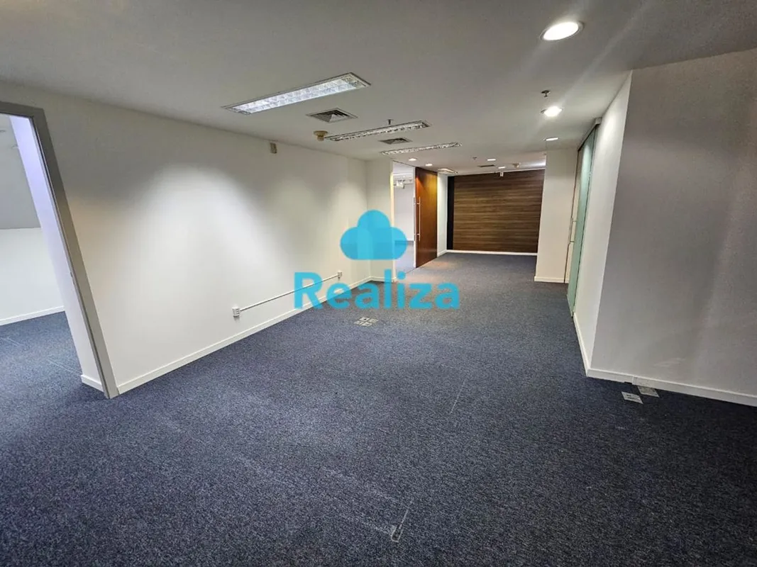 Excelente sala comercial à venda, localizada no 11º andar, com 206,13 m² de área...