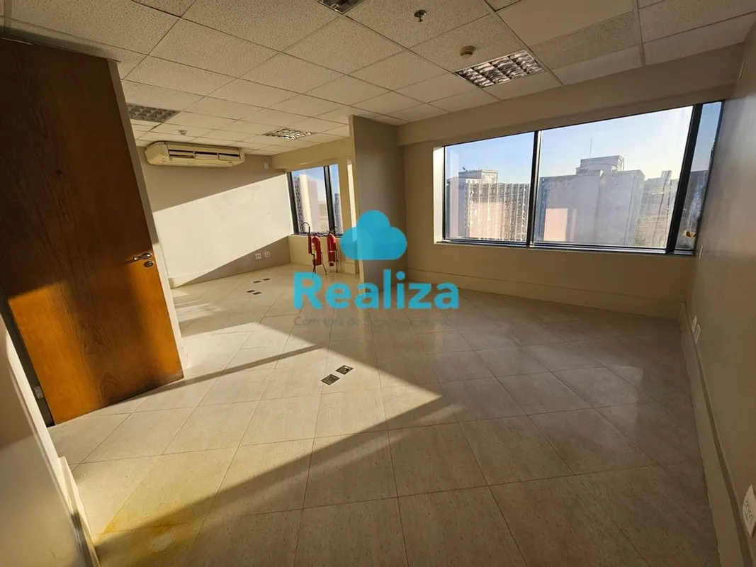 Sala comercial disponível para venda com área privativa de 162,80m² no 14º andar...
