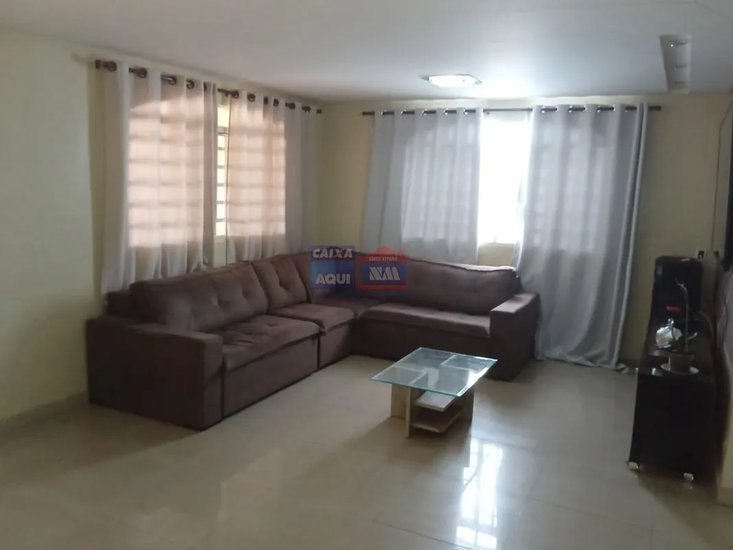 OPORTUNIDADE CASA AMPLA E BEM LOCALIZADA NA QNN 10, CEILÂNDIA SUL! Endereço: QNN...