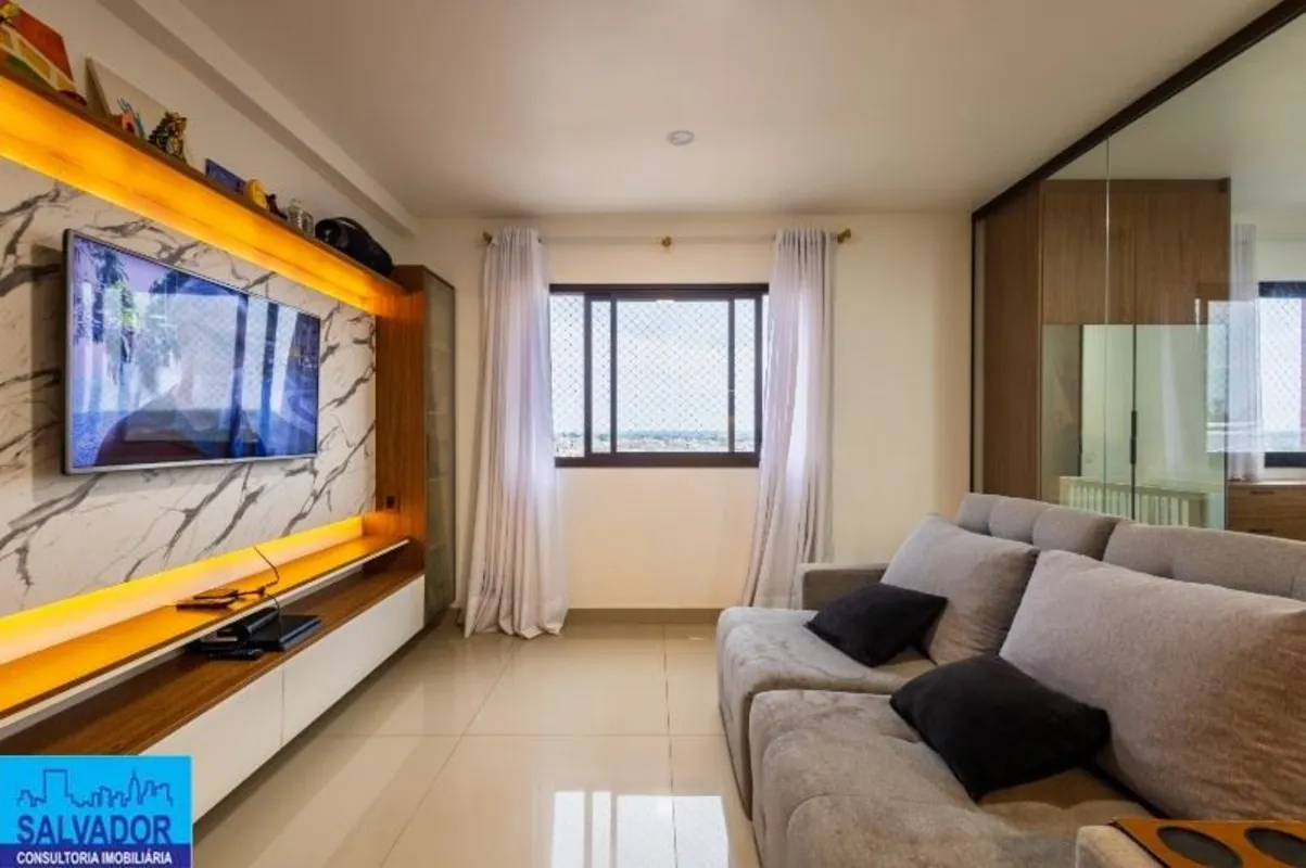 SALVADOR IMÓVEIS vende : Lindo apartamento nascente completamente reformado no C...