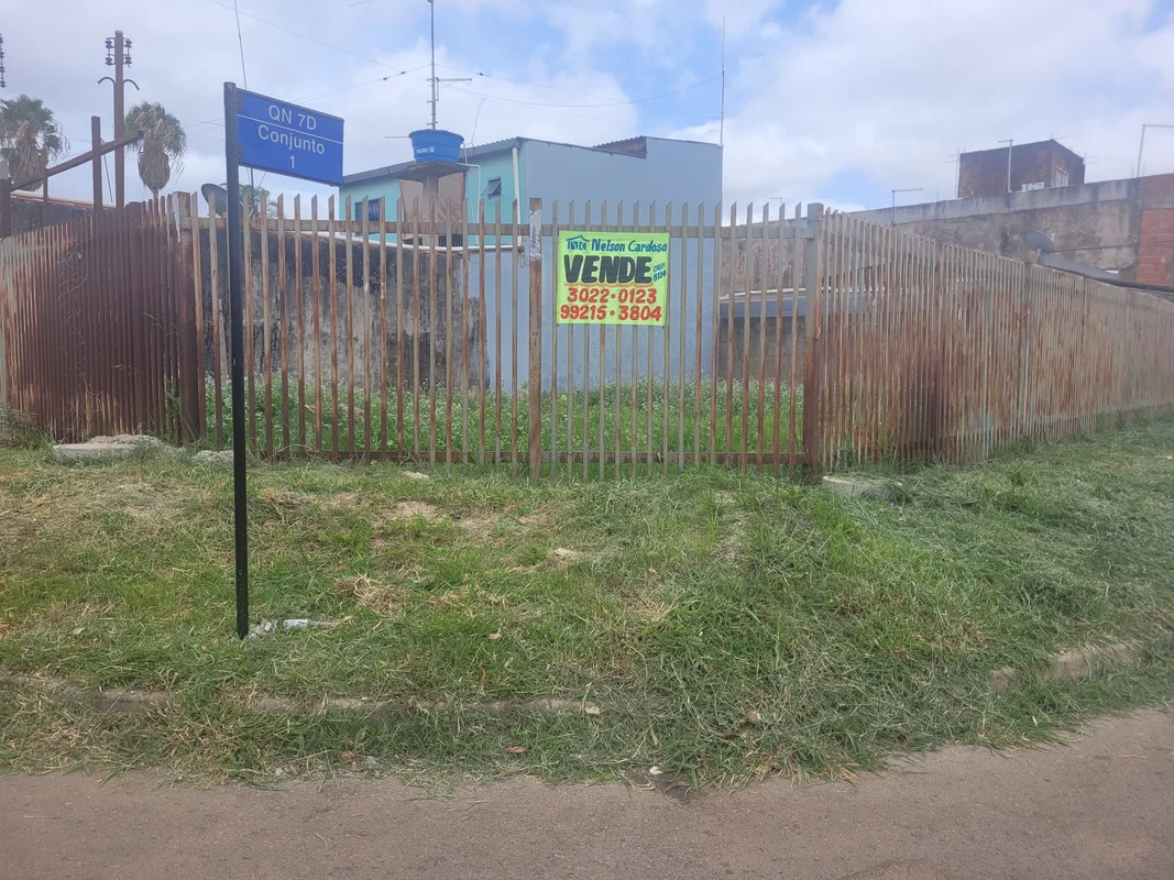 Lote esquina desocupado, excelente localização, próximo so comércio , escriturad...
