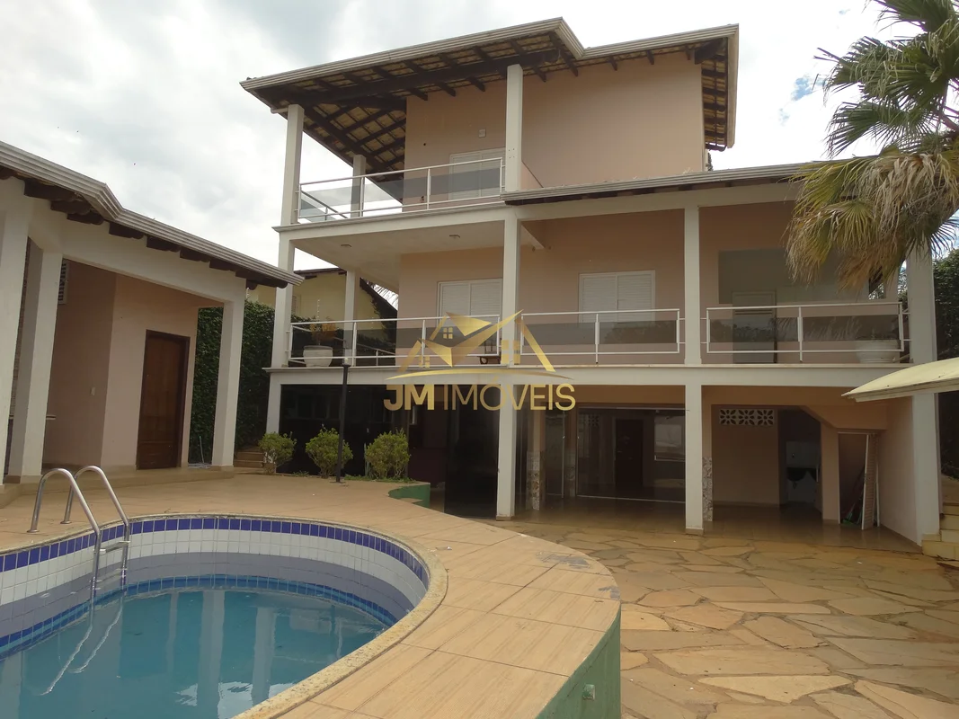 Descubra seu novo lar na Quadra 6 Conjunto F, Sobradinho, DF. Esta espaçosa casa...