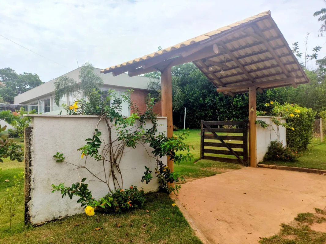 Condomínio das Palmeiras. Chácara super aconchegante com 2.000 m2. Casa com pouc...