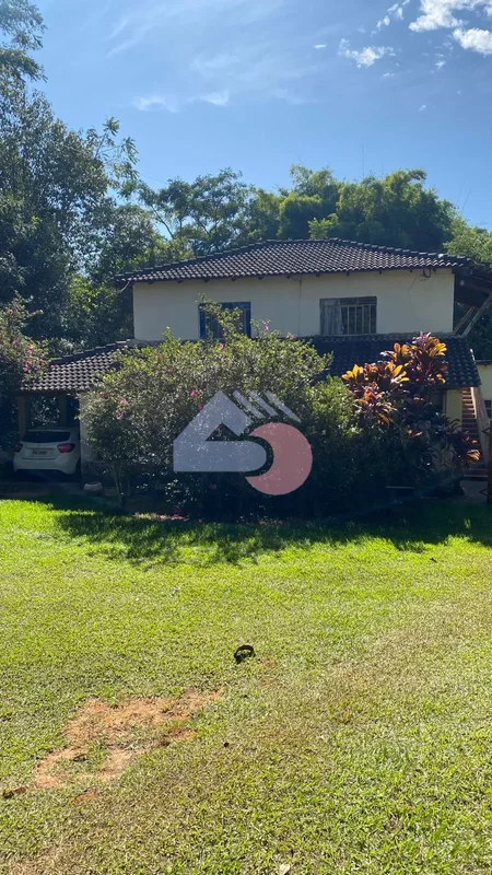CHÁCARA COM CASA E POMAR À MARGEM DO LINDO RIO SAPESAL, PERENE E COM VEGETAÇÃO D...