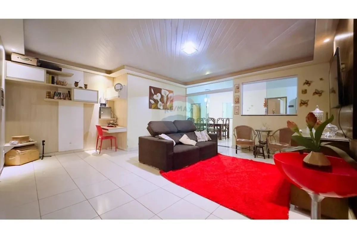 Excelente Oportunidade: Casa de Médio Padrão com área gourmet e piscinaLocalizad...