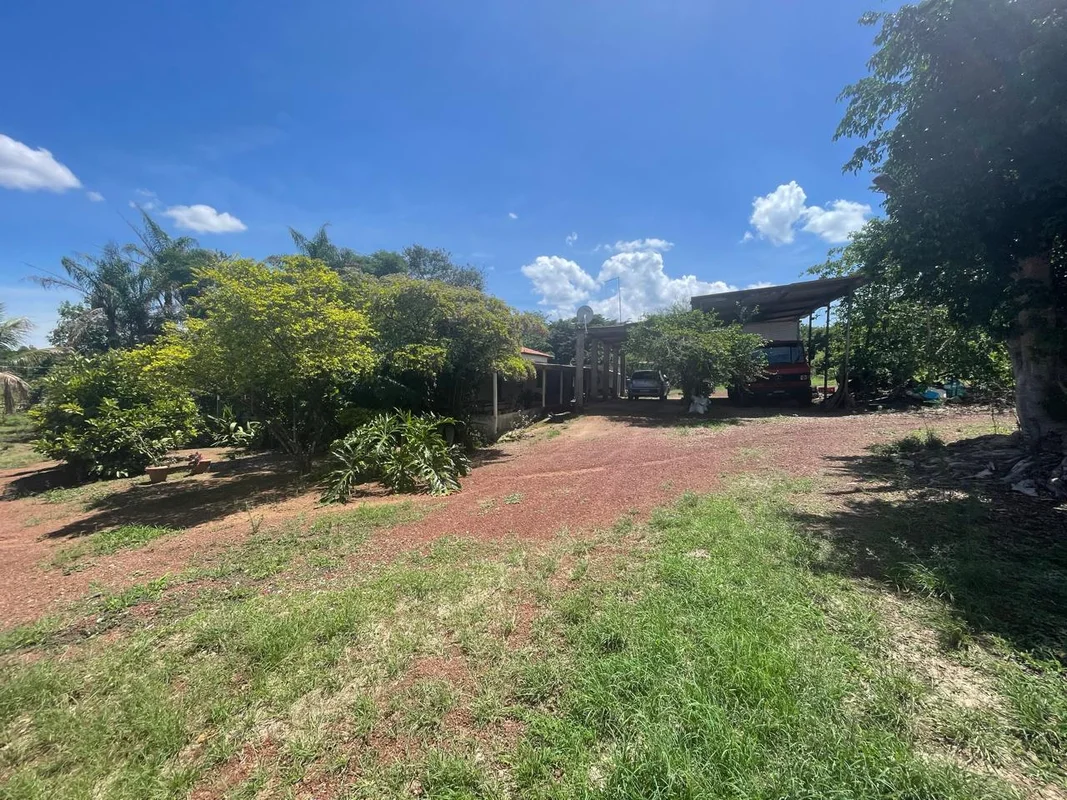 Linda chácara, com aproximadamente 21 hectares, situada à 30km do centro de Bras...