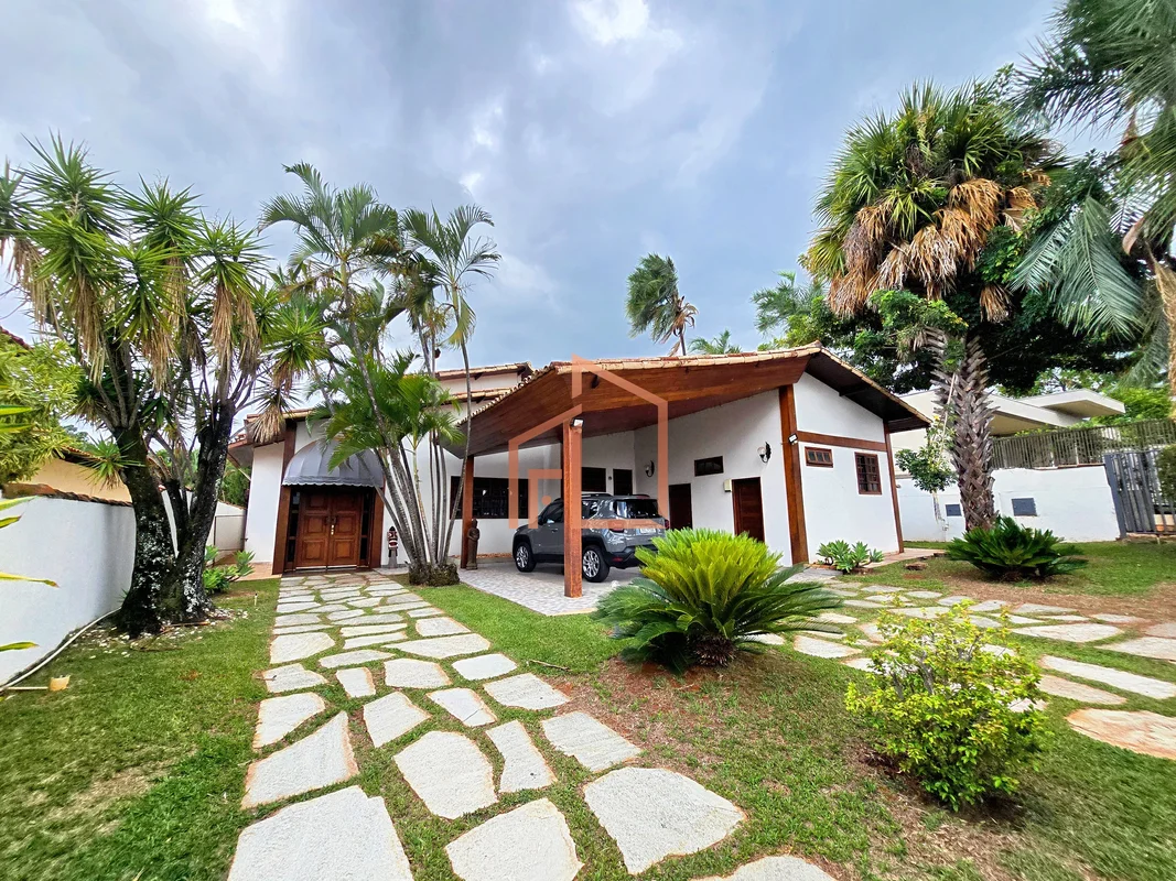 A ALDF Imoveis vende casa na QL 24!Essa casa é o equilíbrio perfeito entre confo...