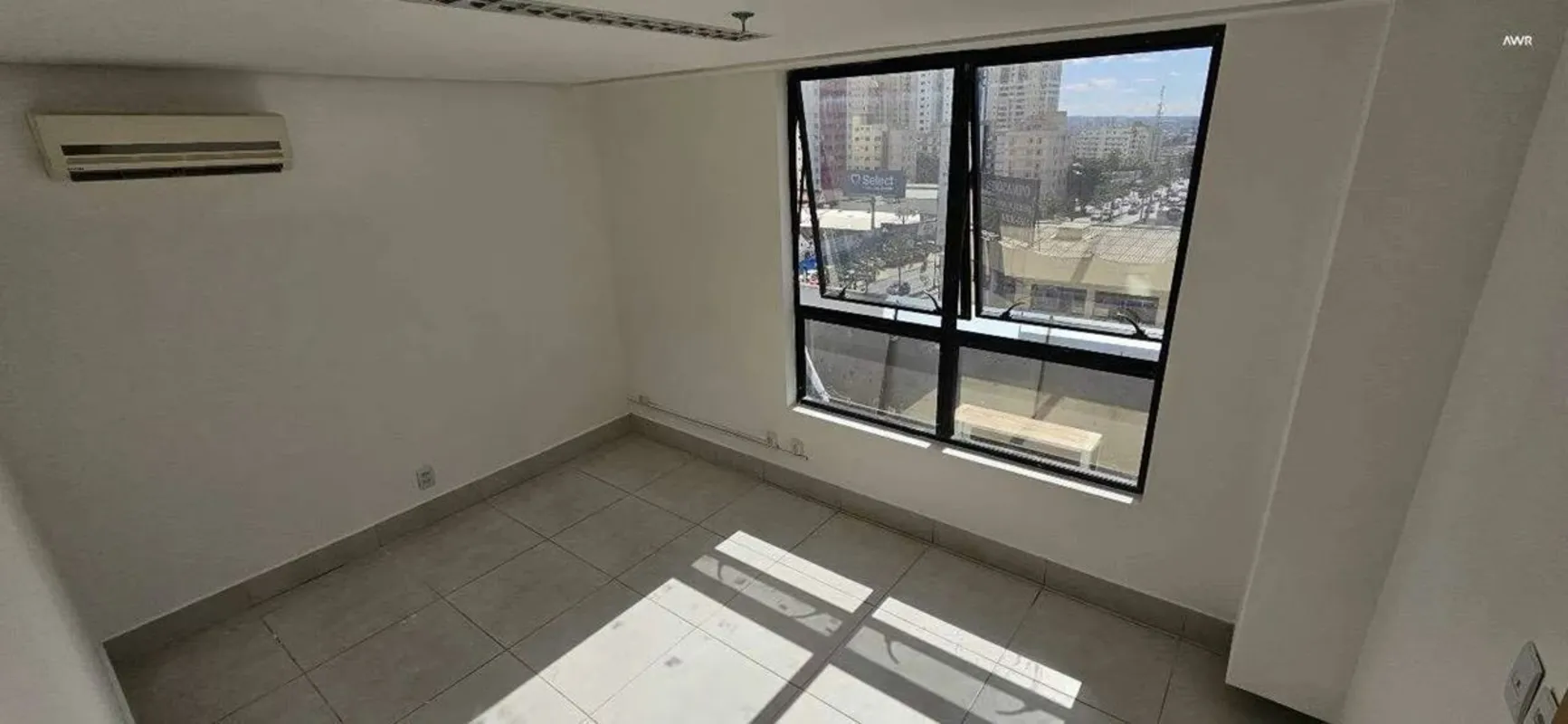 Sala comercial com 34,98 m² e 1 vaga de garagem rotativa (com possibilidade de a...