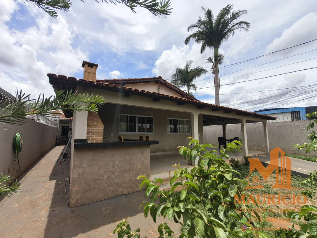 OPORTUNIDADE ÚNICA NO SETOR SANTA GENOVEVA! Casa térrea de esquina, reformada, c...