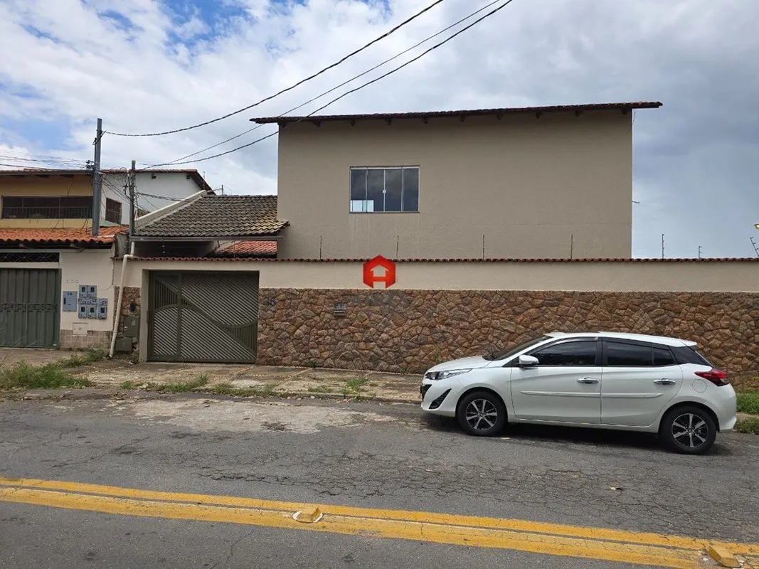 Localizada no Setor Jardim Moema com aproximadamente 205,80m² de área privativa ...