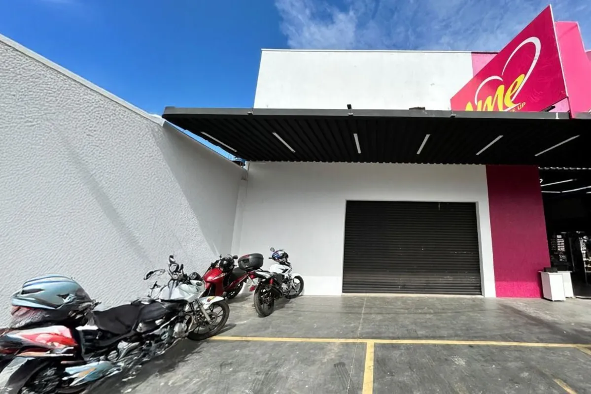 GalpÃ£o em excelente localizaÃ§Ã£o na regiÃ£o central de Senador CanedoGalpÃ£o c...