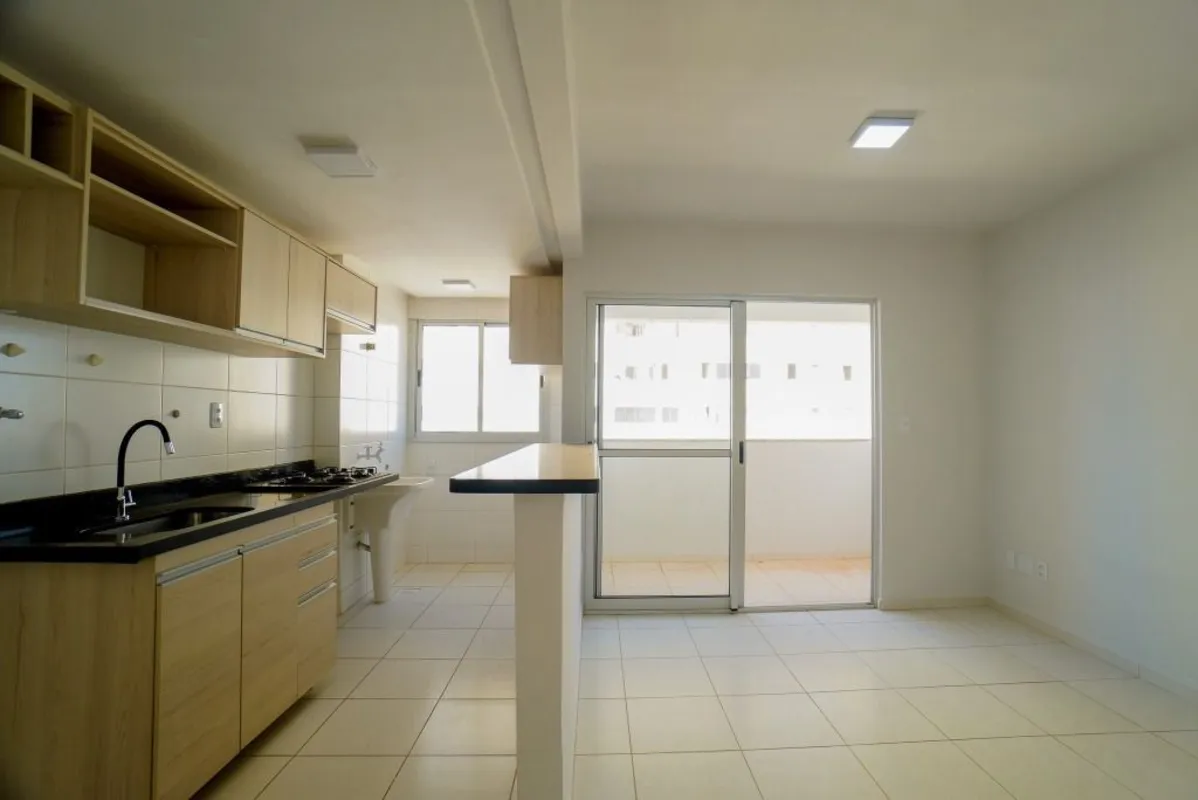 Apartamento de 02 quartos, sendo uma suite com guarda roupa casal, banheiro soci...