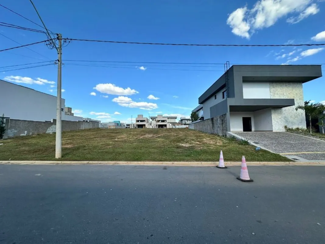 Terreno Ã  venda de 300 mÂ² no Jardins Porto - Senador Canedo/GOLote S21 no cond...