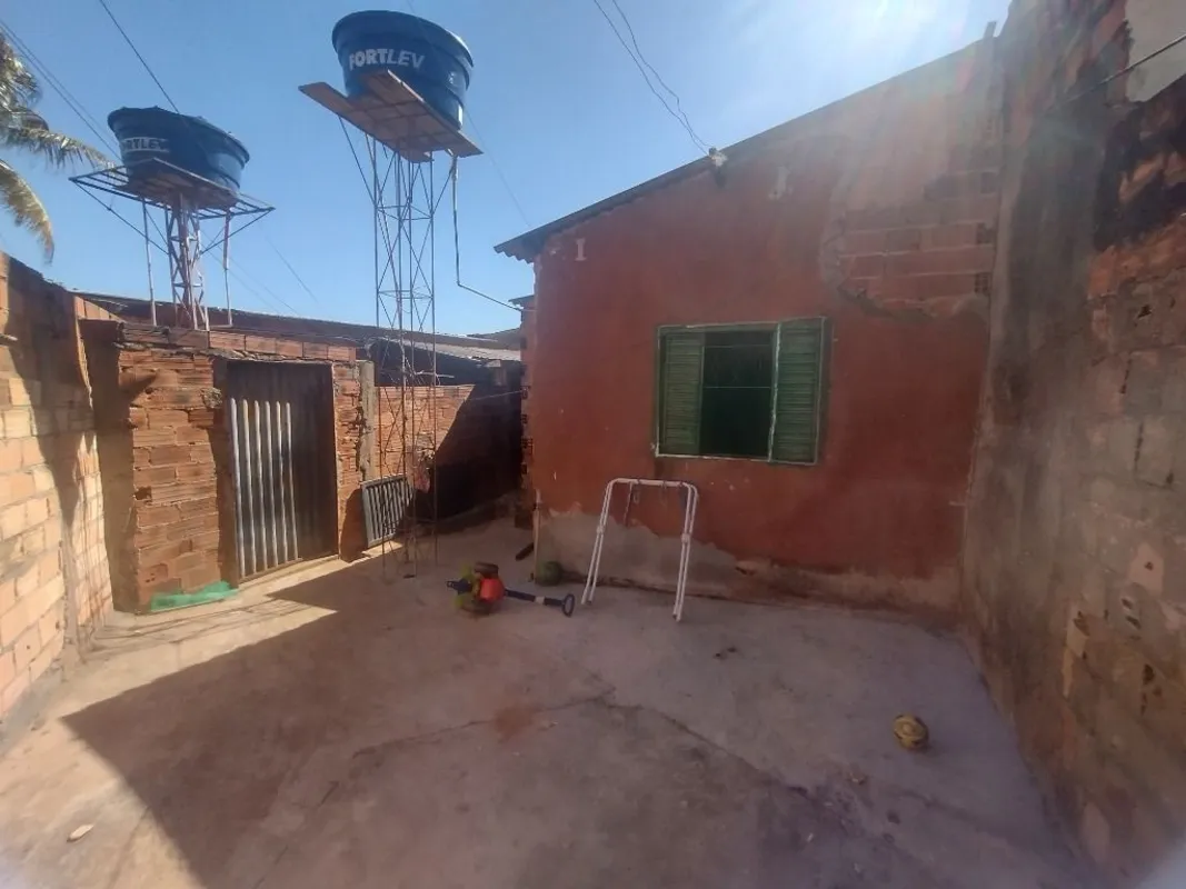 Casa de 161 mÂ² com 03 quartos Ã  venda por R$ 315.000 no Setor MansÃµes ParaÃ­s...
