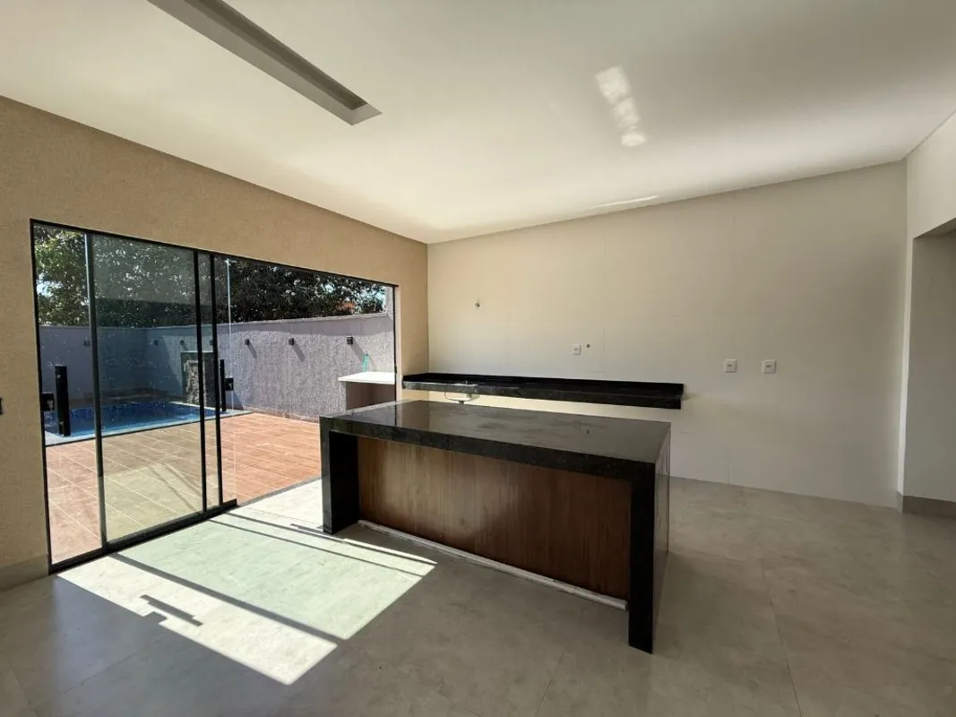 Casa Ãºnica no lote, com 03 suÃ­tes mÃ¡ster, cozinha com ilha integrada Ã  Ã¡rea...