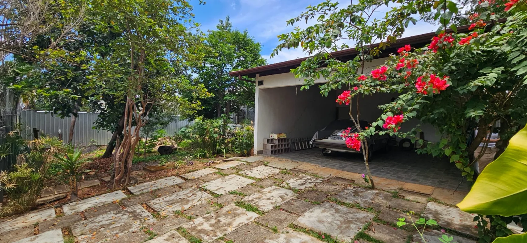 Cantos Brasília vende com exclusividade casa/terreno na QL 24Terreno plano e arb...