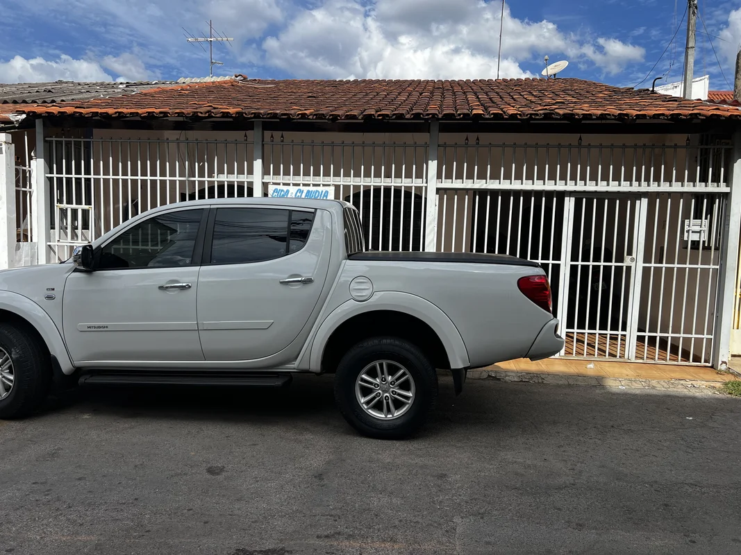 VENDO ÓTIMA CASA DE 4 QUARTOS NA QR 02, CASA TODA NA LAJE, COM 3 QUARTOS, SALA, ...