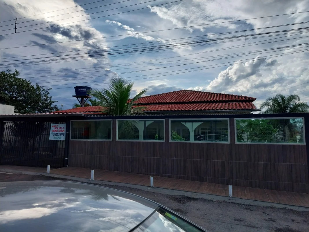 Conheça esta excelente oportunidade na Arniqueira, em Águas Claras: uma casa pad...