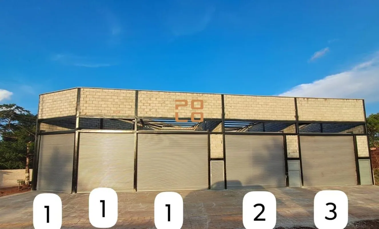 Loja com 100 m², pé-direito duplo e estrutura para mezanino, contando com 1 banh...
