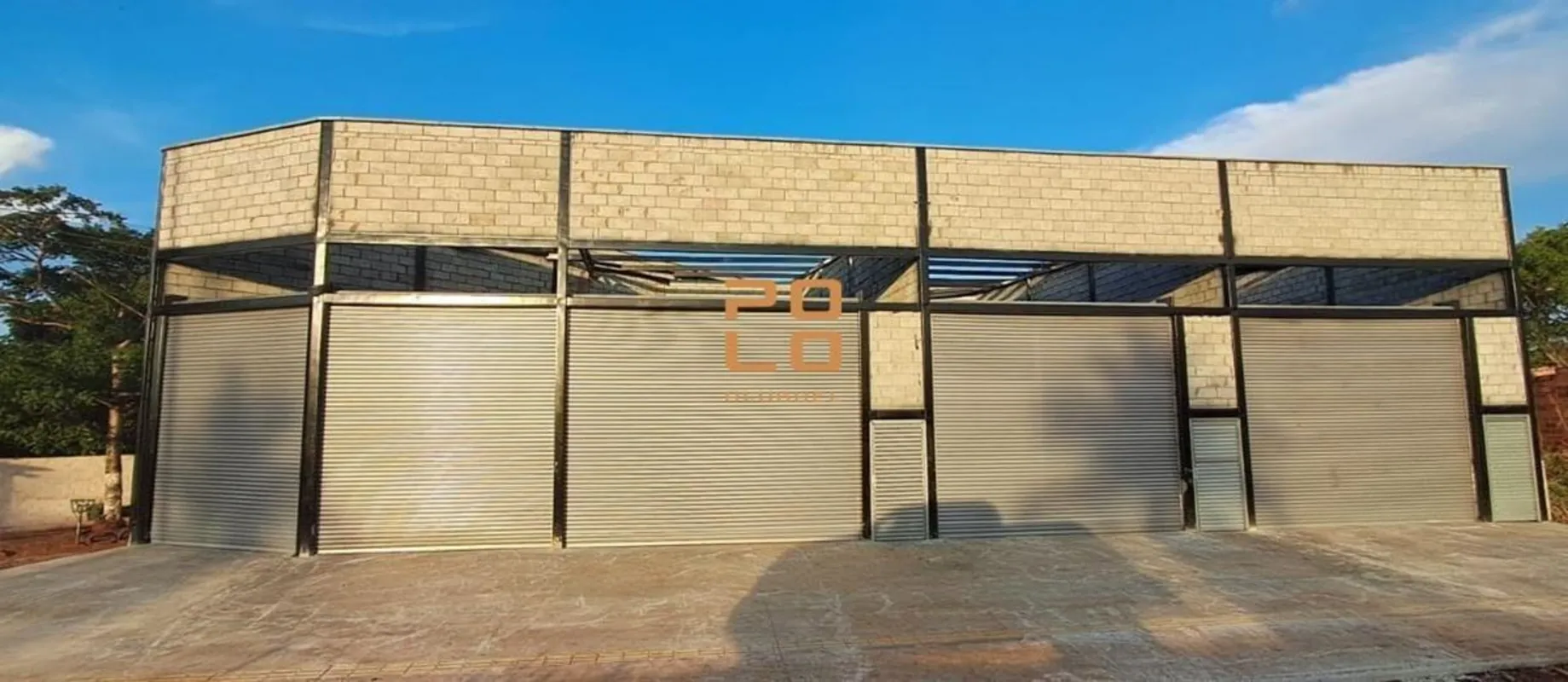 Galpão para alugar com 273 m², pé-direito duplo e estrutura para mezanino. Conta...