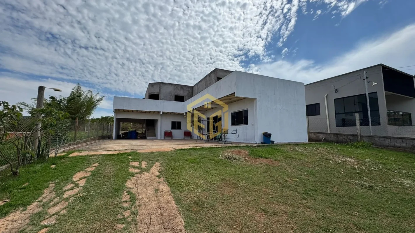 Charmosa casa em condomínio orumbá IV , em Alexania, Goiás. Com uma localização ...
