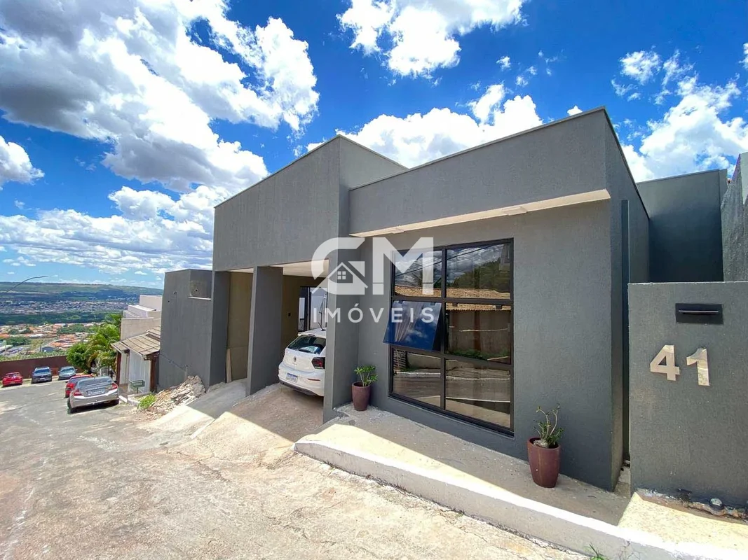 A GM Imóveis vende casa no Condomínio Solar de Athenas, Sobradinho/DF.CASA ESCRI...