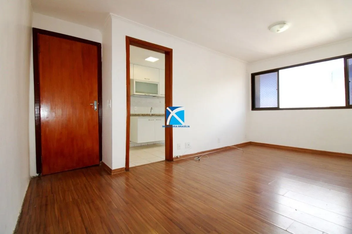 Imobiliária Brasília vende Apartamento com 02 quartos com armários, sendo 01 suí...