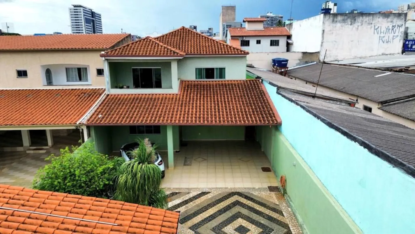 QNC 8 Taguatinga Norte - Sobrado - 5 quartos - 3 suítes - 3 vagas de garagem - A...