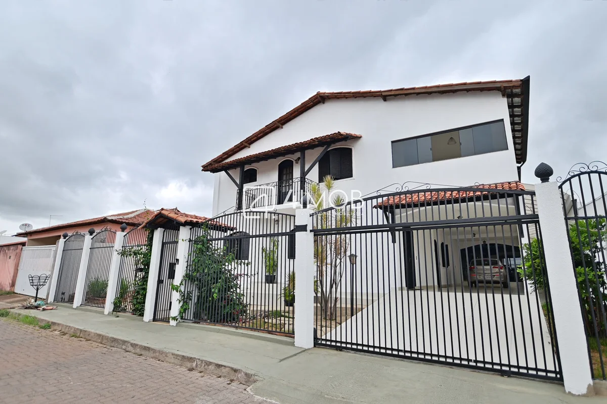 CASA COM 4 QUARTOS, 2 SUÍTES, LAZER, CONDOMÍNIO FECHADO, REGIAO DOS LAGOS Casa D...