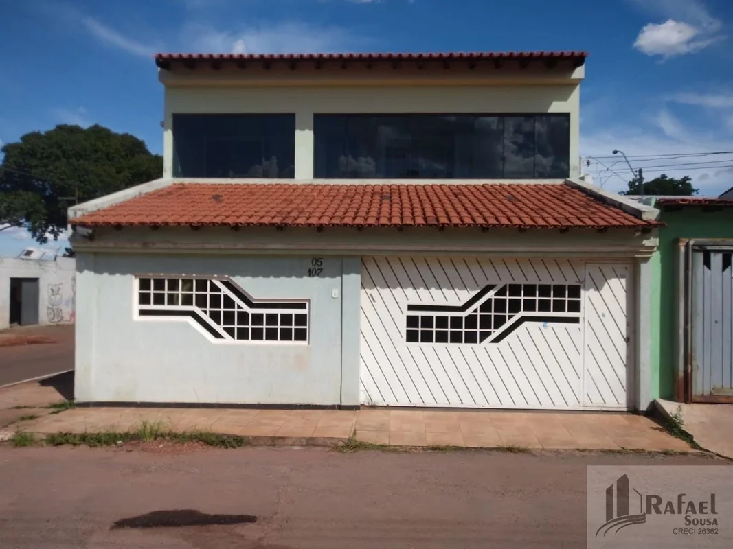 Excelente sobrado próximo a escolas comércio e parada de ônibus imóvel aceita fi...