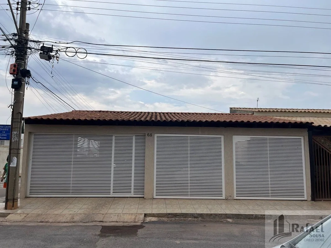 Encante-se com esta excelente residência, projetada para oferecer conforto, eleg...