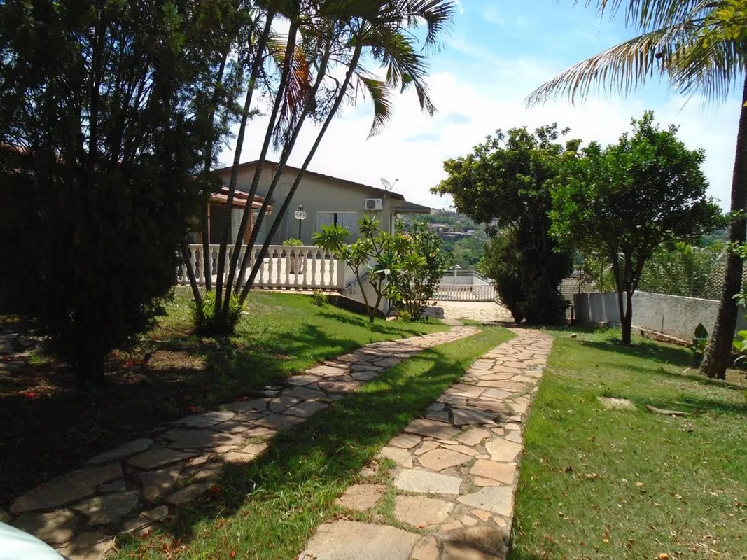 Seu novo lar espera por você!Imagine viver em uma casa espaçosa, pensada para pr...