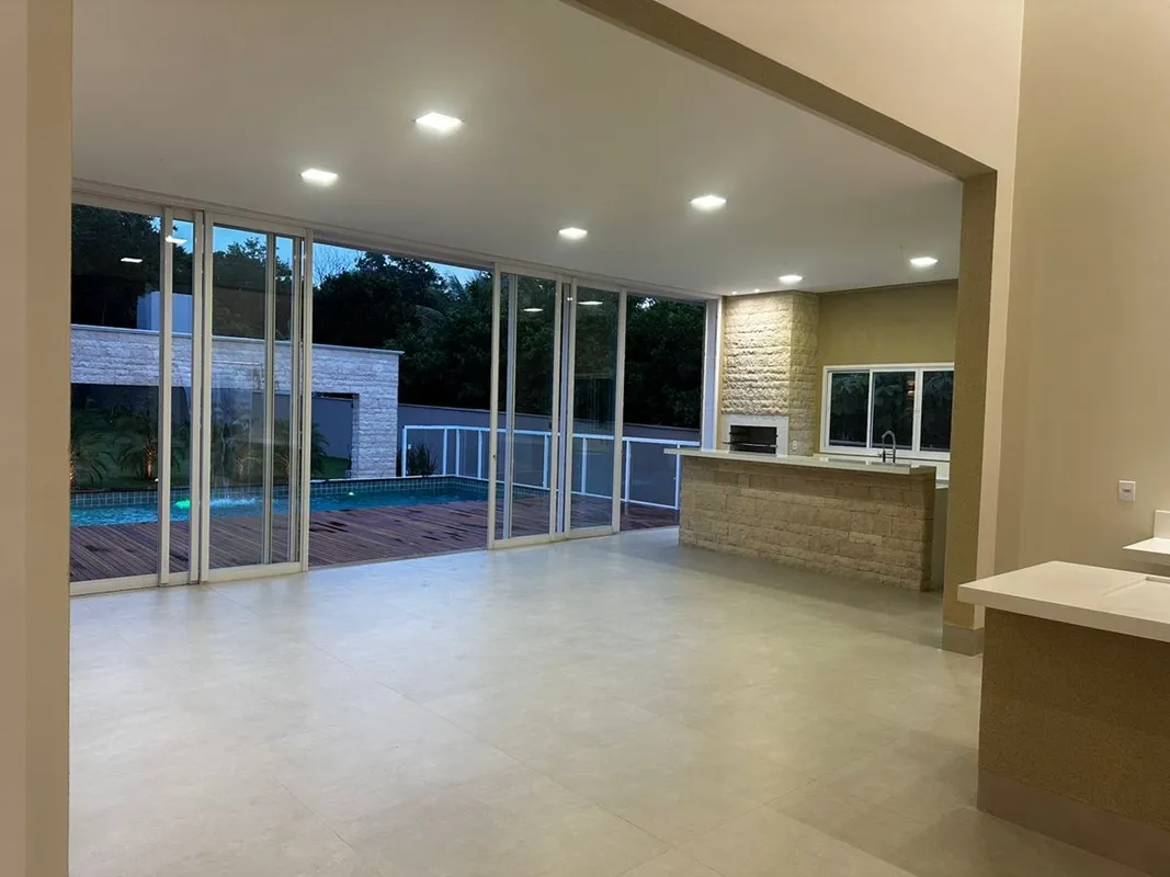 Casa Térrea – Condomínio Chácara Villa VerdeTerreno: 1.720 m² • Construção: 386 ...