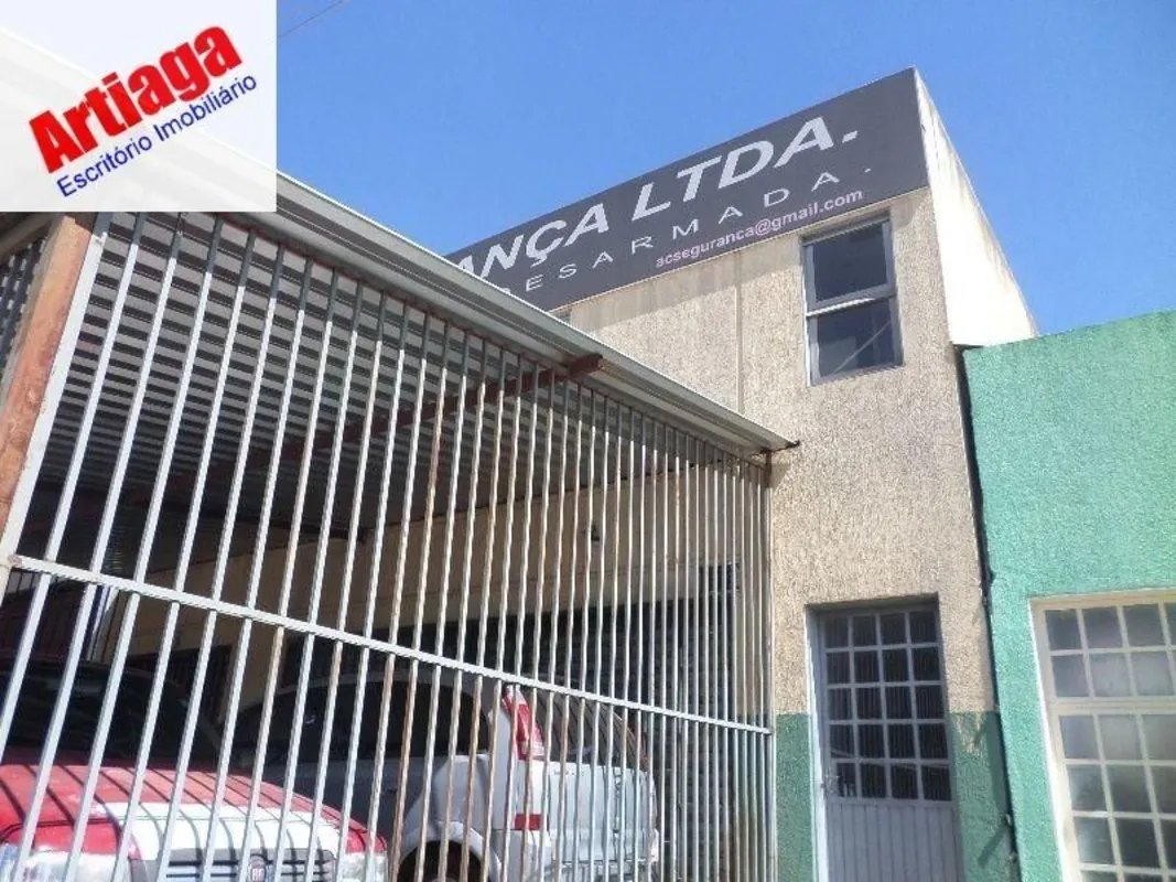 Sala para Locação na Comercial do SOFN. Com 25m², situada no primeiro andar. Com...