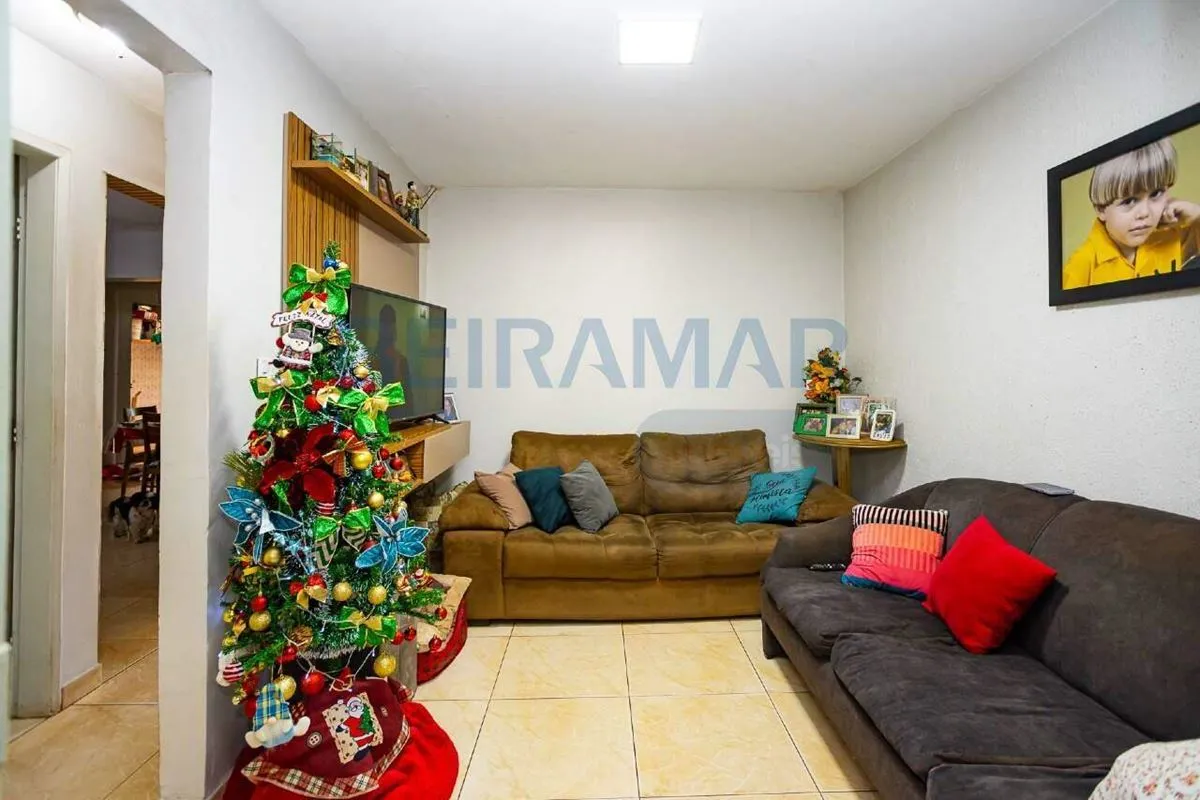 Casa com 2 Quartos e 2 Lojas Comerciais na QNM 3 - Ceilândia SulApresentamos uma...