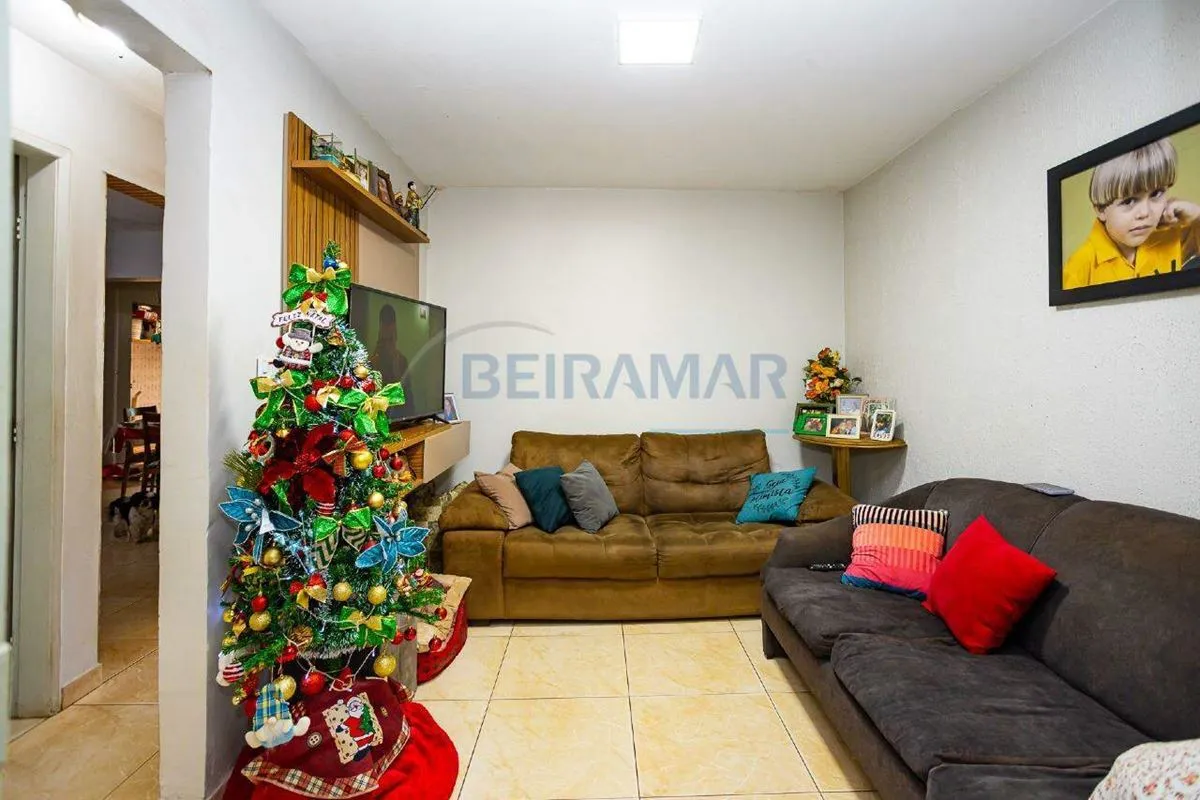 Casa com 2 Quartos e 2 Lojas Comerciais na QNM 3 - Ceilândia SulApresentamos uma...