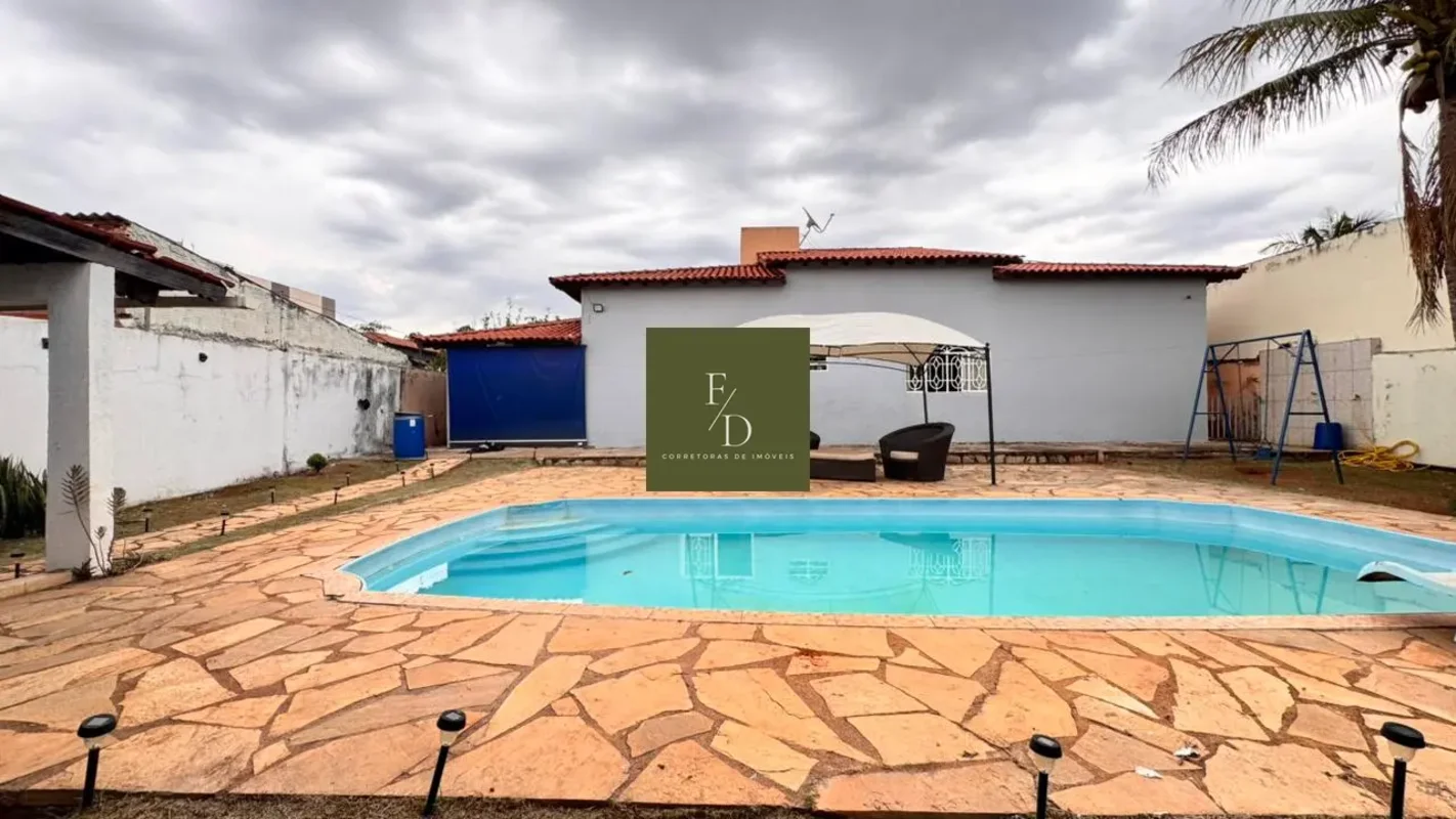 Conheça esta aconchegante casa escriturada em condomínio localizada na EPTG 03 C...