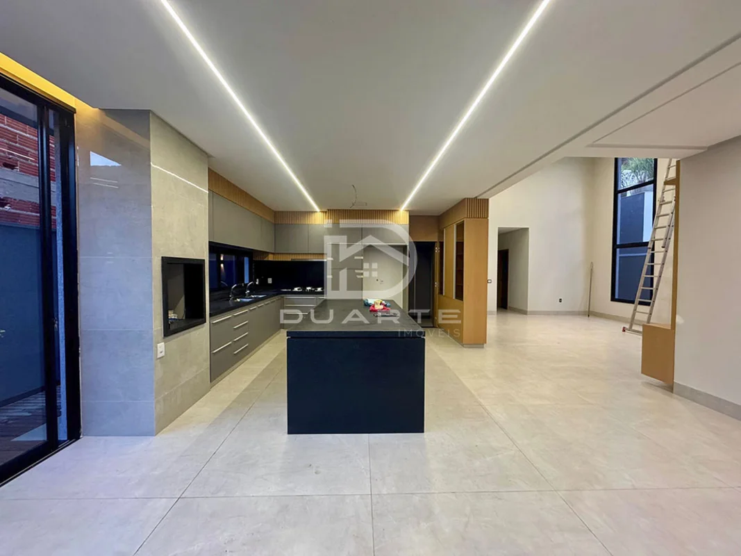 Casa em Condomínio Residencial Grand Trianon, com:* 03 suítes, sendo 01 máster c...