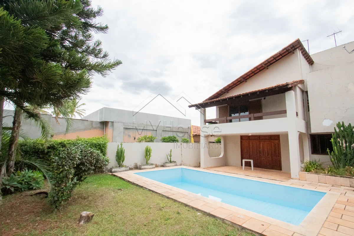 Excelente casa na QL 9 do Lago Norte Casa com 4 quartos, sendo 1 suíte com close...